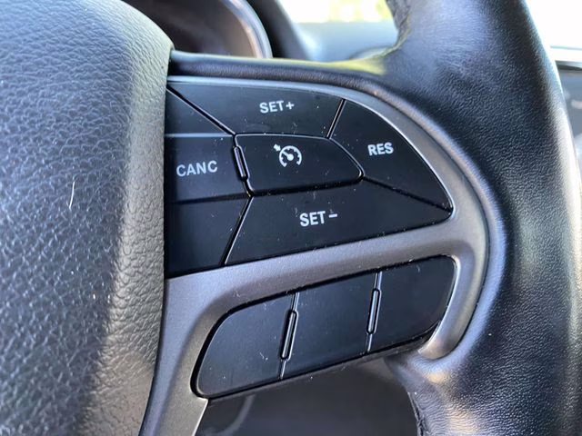 2020 Bright White Clearcoat Jeep Grand Cherokee Altitude RWD SUV