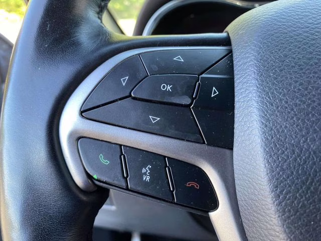 2020 Bright White Clearcoat Jeep Grand Cherokee Altitude RWD SUV