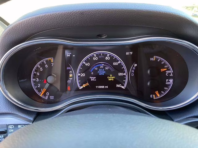 2020 Bright White Clearcoat Jeep Grand Cherokee Altitude RWD SUV