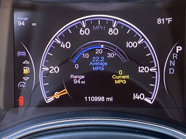 2020 Bright White Clearcoat Jeep Grand Cherokee Altitude RWD SUV