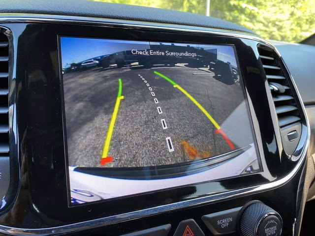 2020 Bright White Clearcoat Jeep Grand Cherokee Altitude RWD SUV