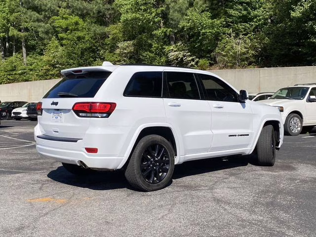 2020 Bright White Clearcoat Jeep Grand Cherokee Altitude RWD SUV