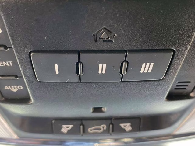 2020 Bright White Clearcoat Jeep Grand Cherokee Altitude RWD SUV