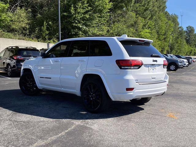 2020 Bright White Clearcoat Jeep Grand Cherokee Altitude RWD SUV