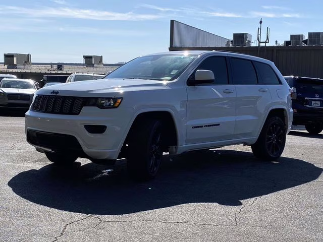 2020 Bright White Clearcoat Jeep Grand Cherokee Altitude RWD SUV