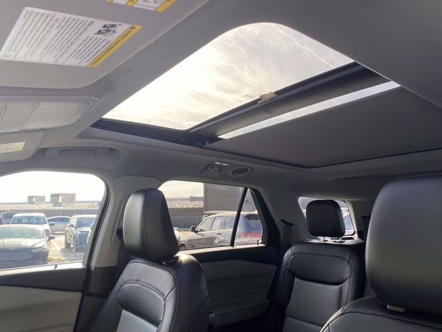 2023 Iconic Silver Metallic Ford Explorer XLT RWD SUV