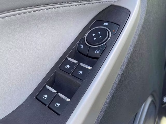 2023 Iconic Silver Metallic Ford Explorer XLT RWD SUV