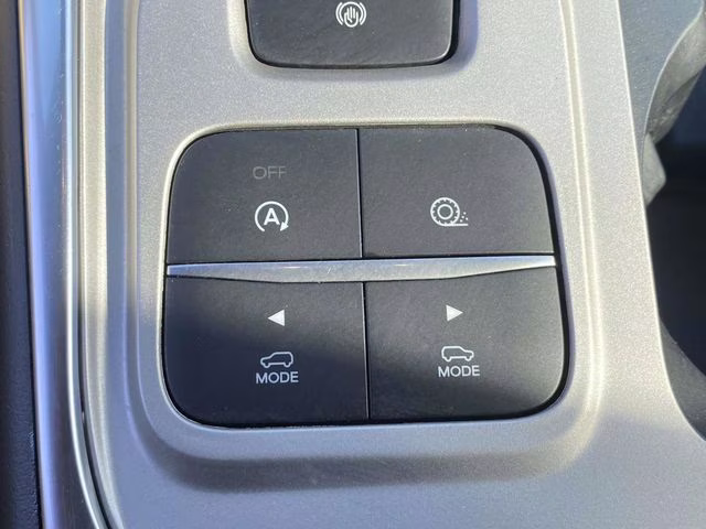 2023 Iconic Silver Metallic Ford Explorer XLT RWD SUV