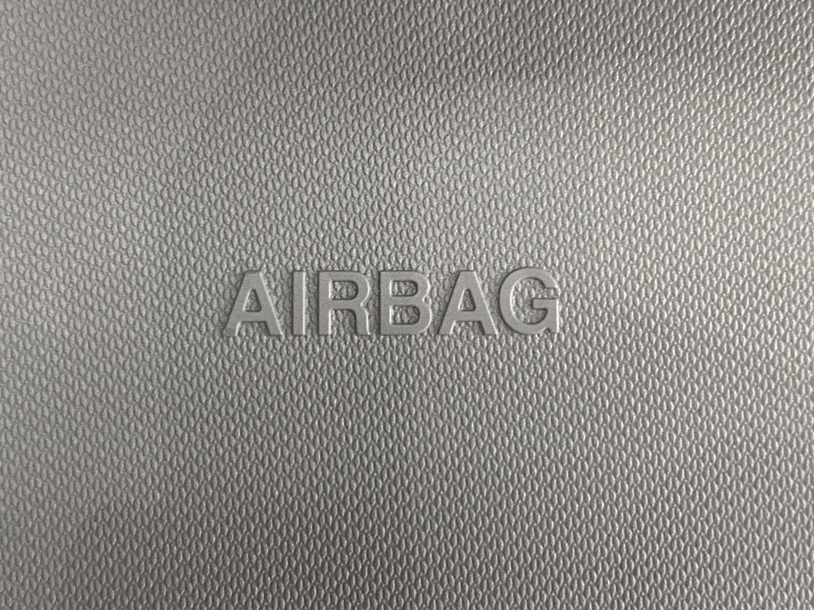 2023 Iconic Silver Metallic Ford Explorer XLT RWD SUV