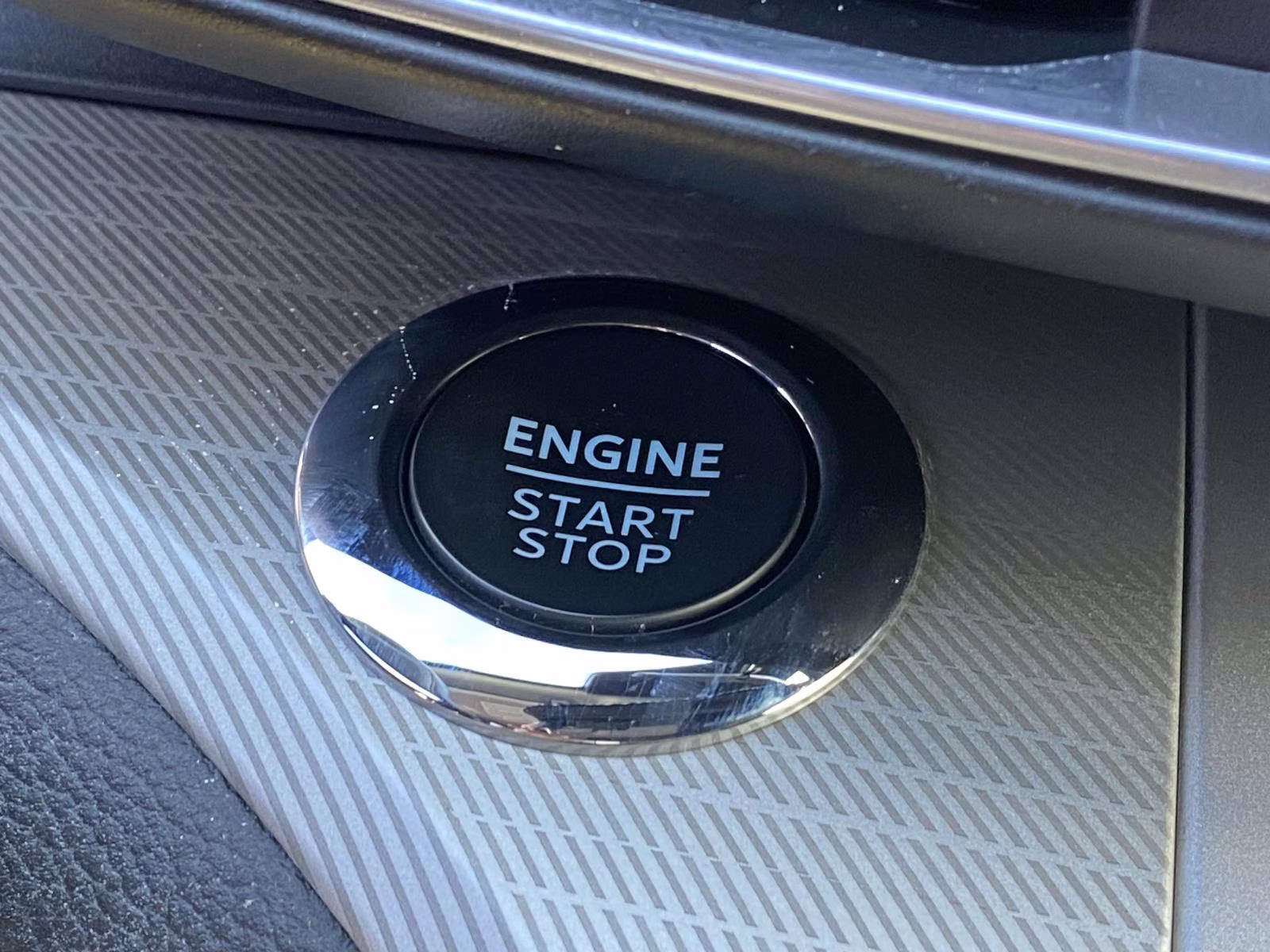 2023 Iconic Silver Metallic Ford Explorer XLT RWD SUV