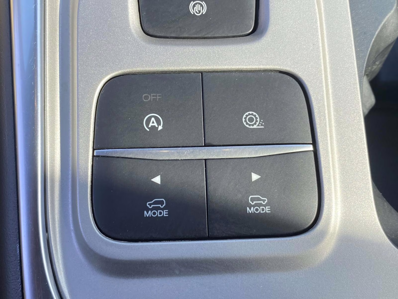 2023 Iconic Silver Metallic Ford Explorer XLT RWD SUV