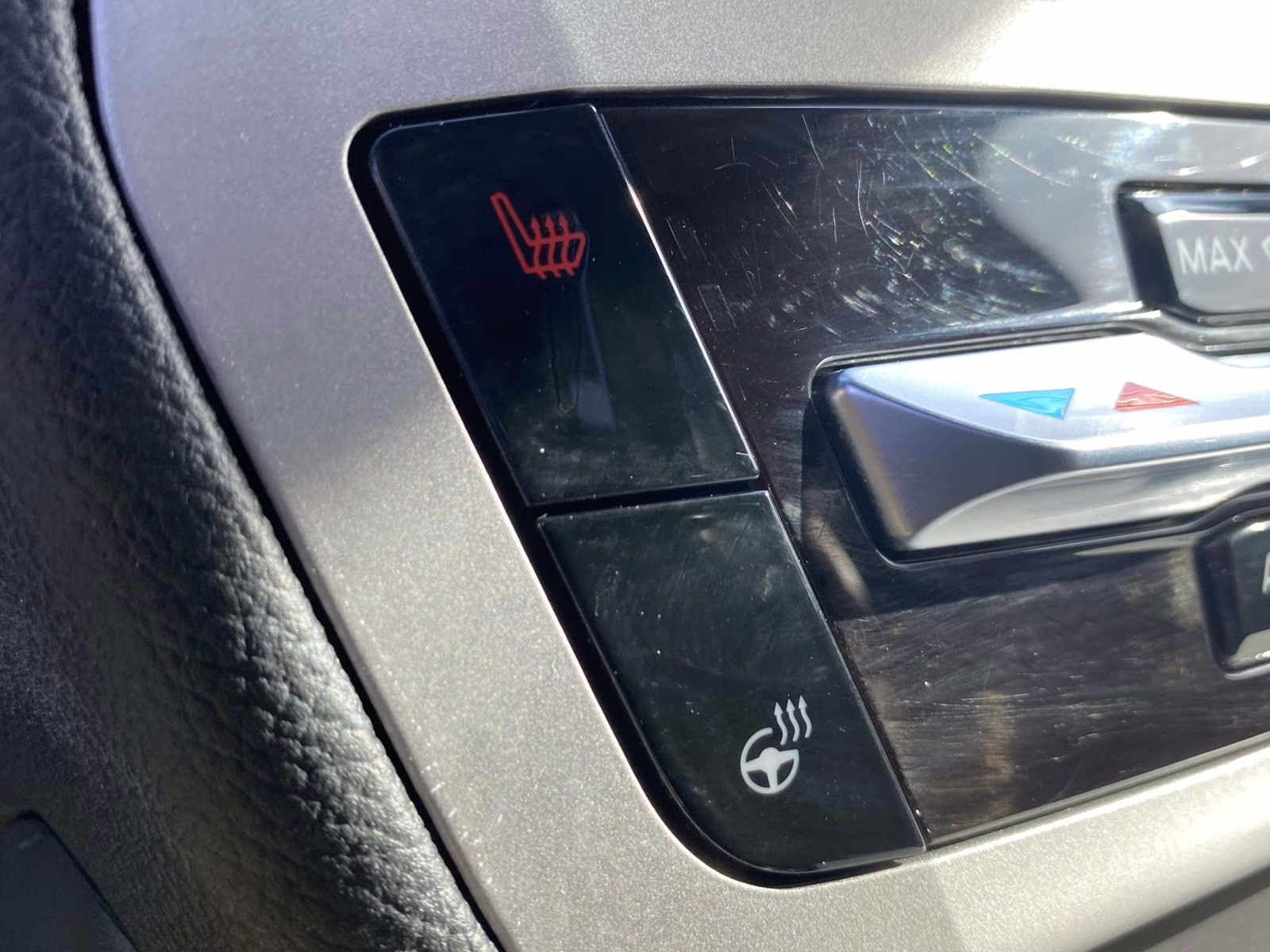 2023 Iconic Silver Metallic Ford Explorer XLT RWD SUV