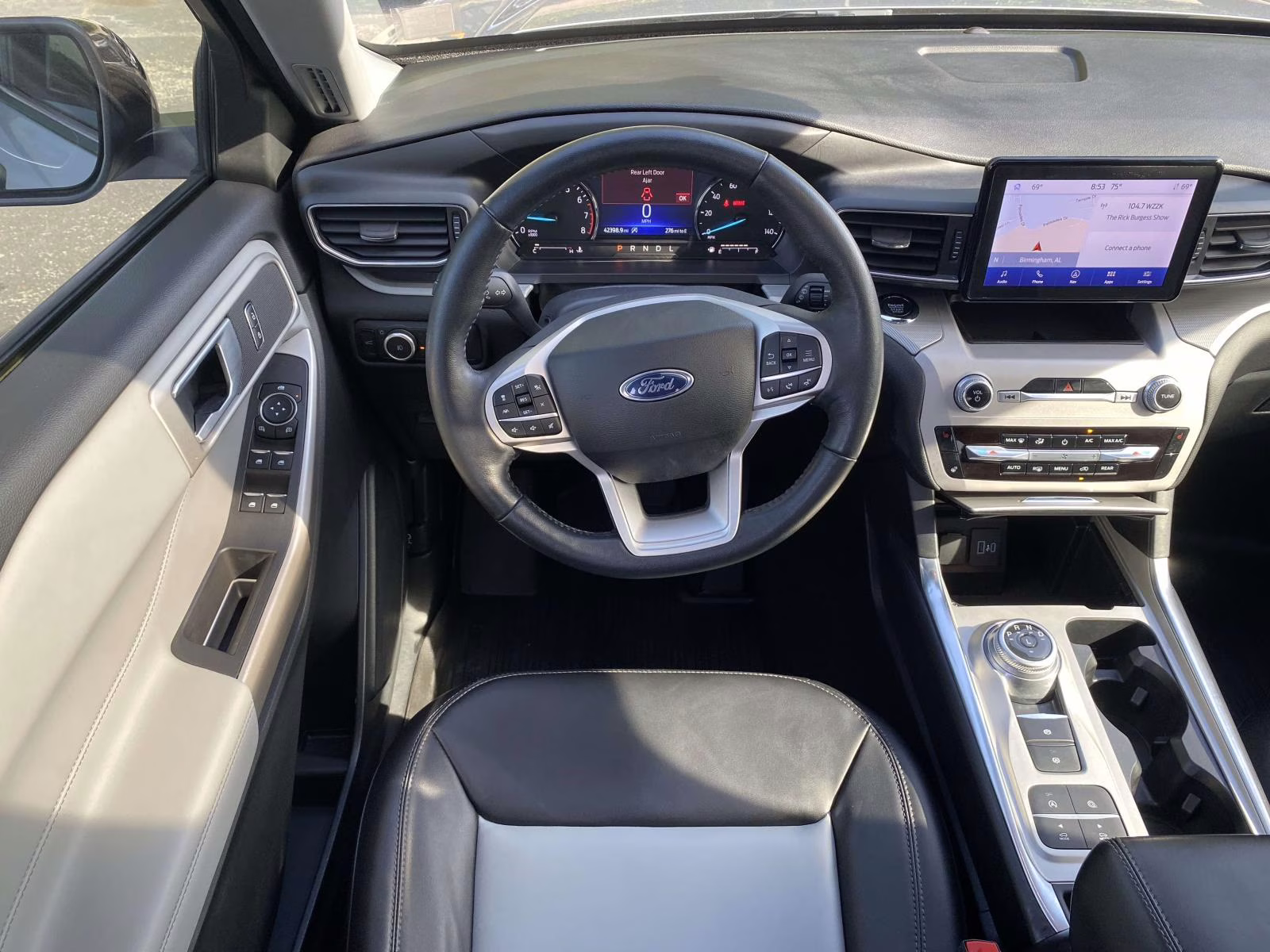 2023 Iconic Silver Metallic Ford Explorer XLT RWD SUV