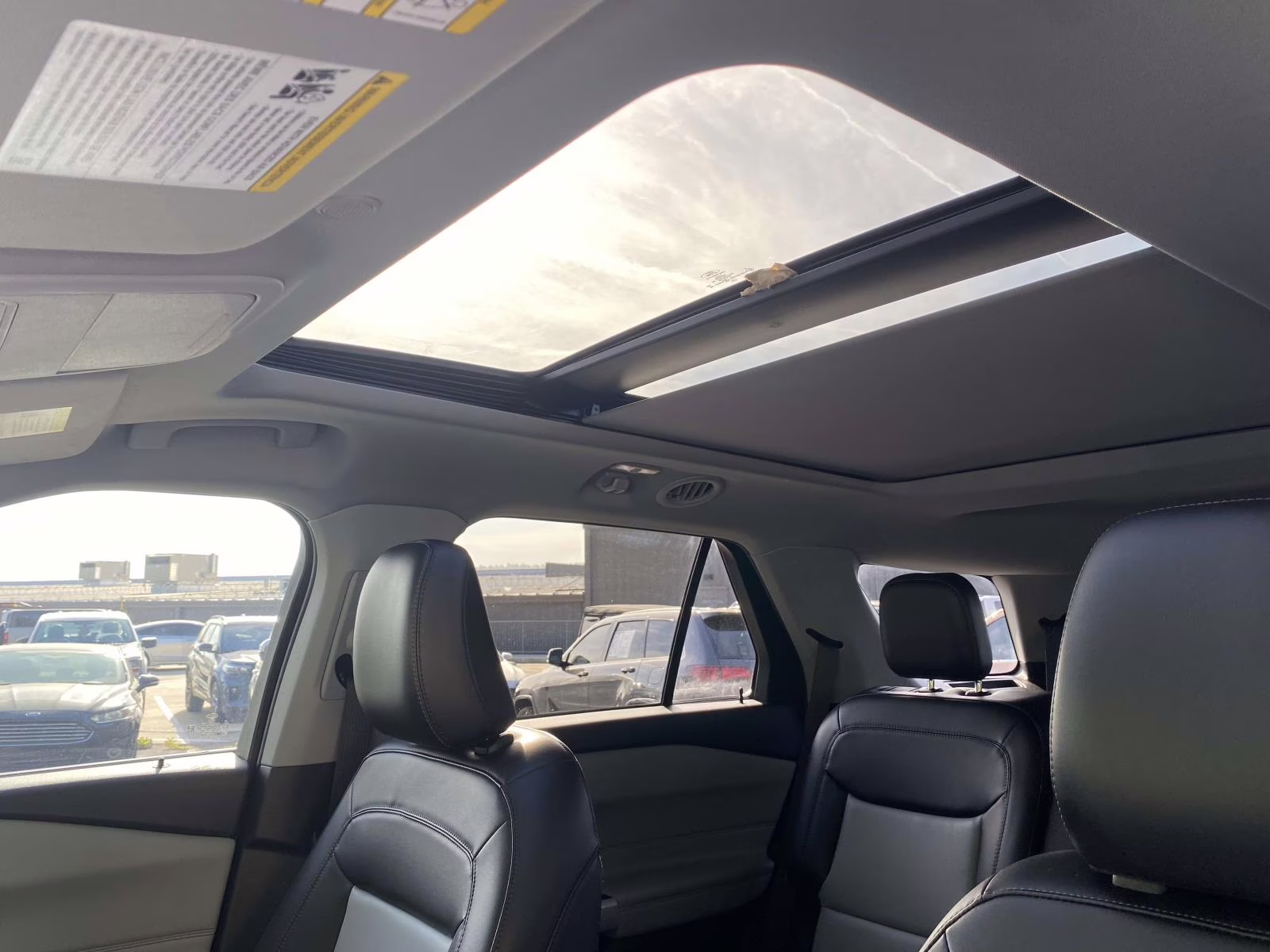 2023 Iconic Silver Metallic Ford Explorer XLT RWD SUV