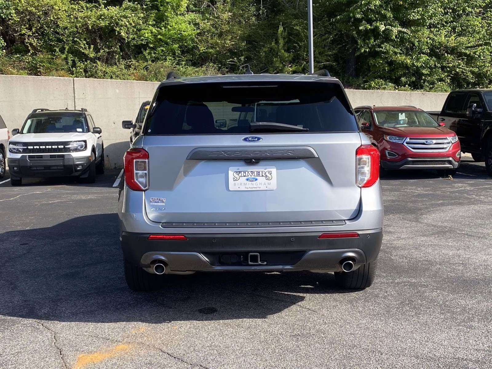 2023 Iconic Silver Metallic Ford Explorer XLT RWD SUV