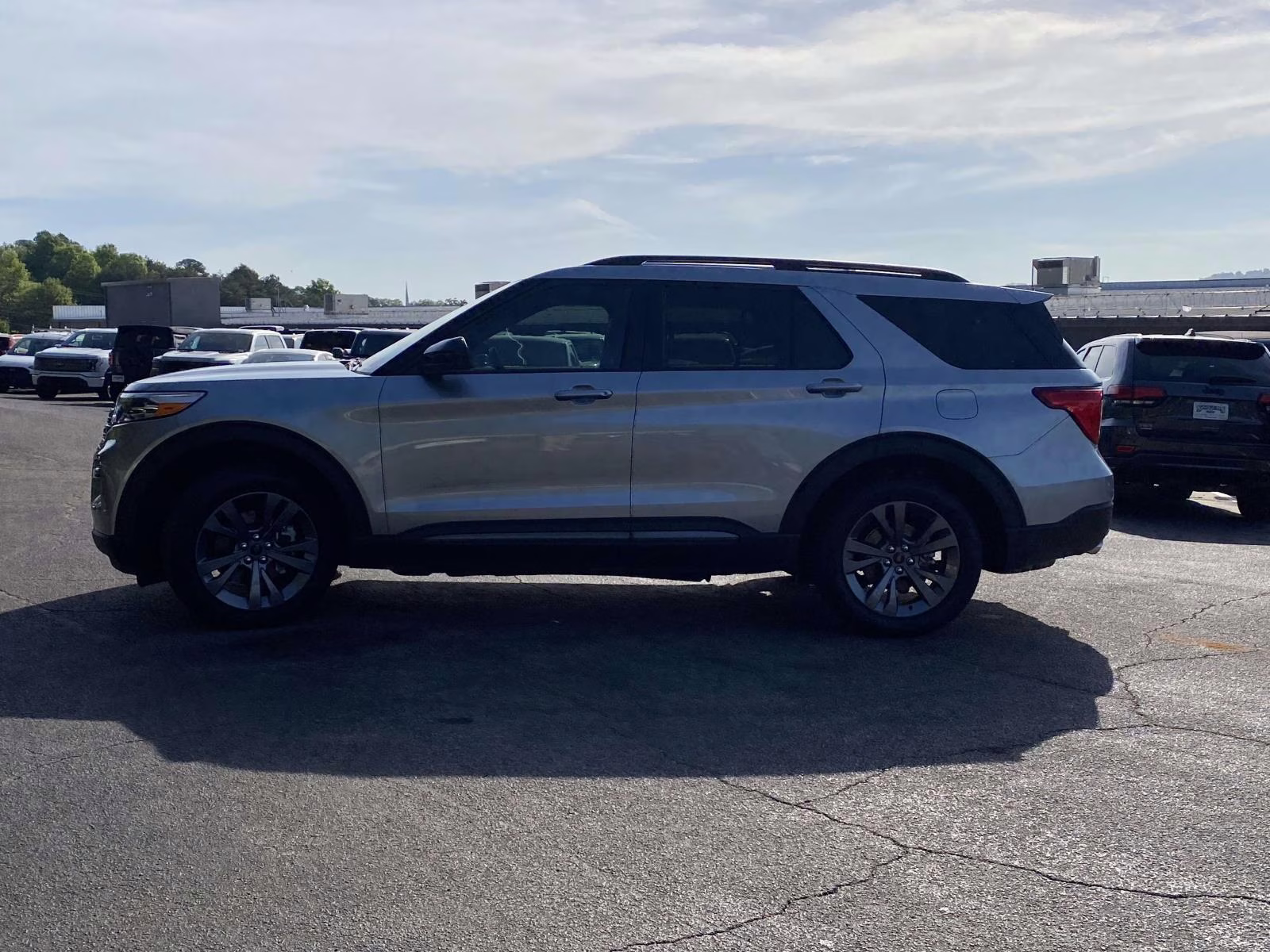 2023 Iconic Silver Metallic Ford Explorer XLT RWD SUV