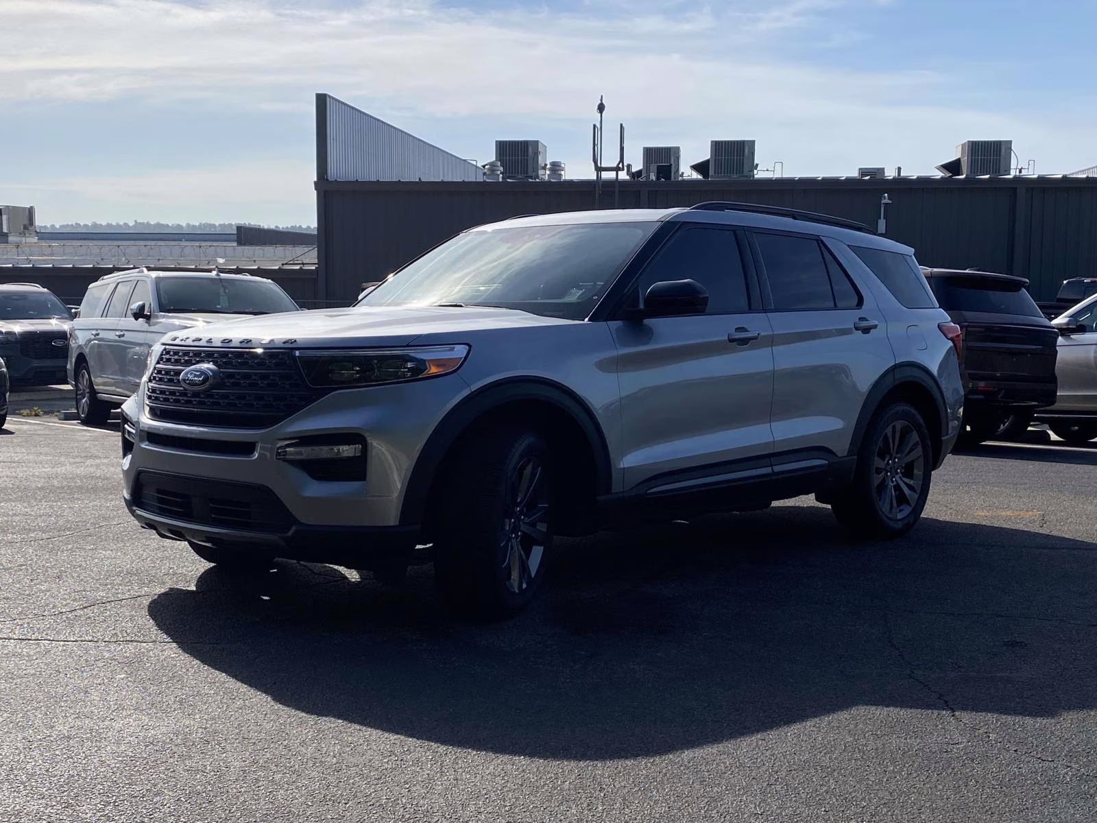 2023 Iconic Silver Metallic Ford Explorer XLT RWD SUV