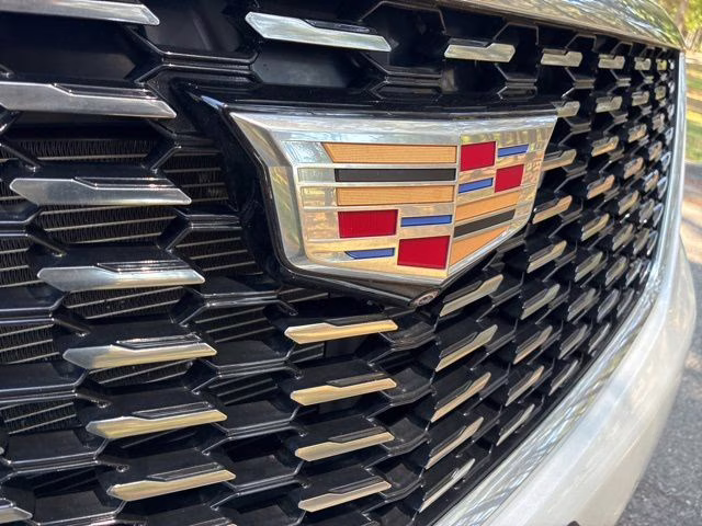 2025 Crystal White Tricoat Cadillac XT5 Premium Luxury FWD SUV