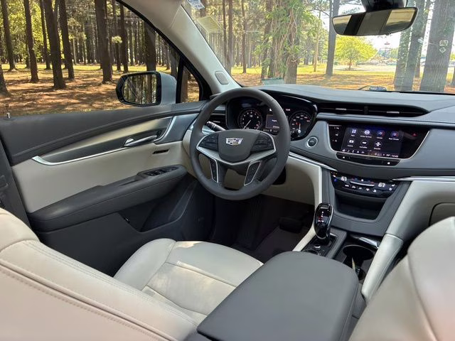 2025 Crystal White Tricoat Cadillac XT5 Premium Luxury FWD SUV