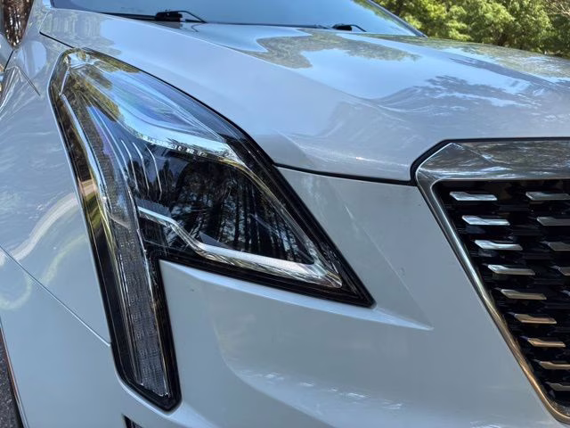 2025 Crystal White Tricoat Cadillac XT5 Premium Luxury FWD SUV