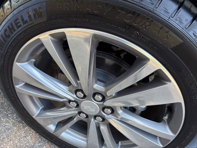 2025 Crystal White Tricoat Cadillac XT5 Premium Luxury FWD SUV