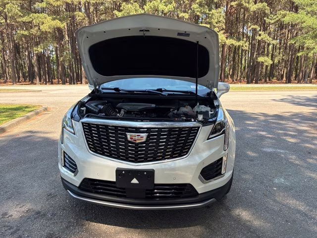 2025 Crystal White Tricoat Cadillac XT5 Premium Luxury FWD SUV