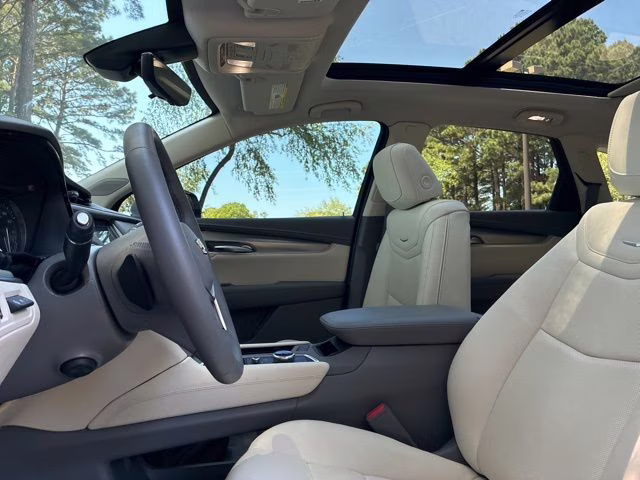 2025 Crystal White Tricoat Cadillac XT5 Premium Luxury FWD SUV