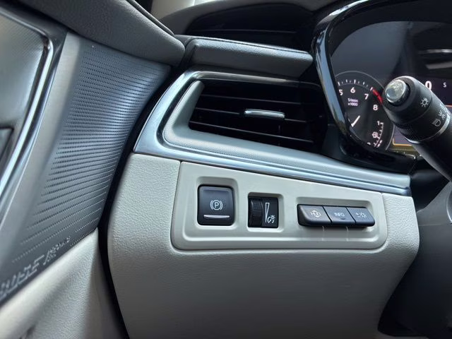 2025 Crystal White Tricoat Cadillac XT5 Premium Luxury FWD SUV