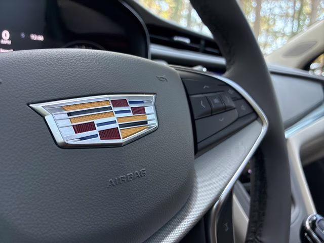 2025 Crystal White Tricoat Cadillac XT5 Premium Luxury FWD SUV