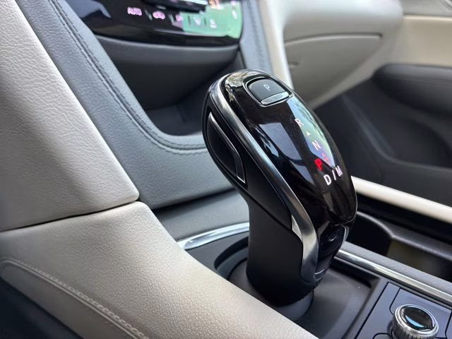 2025 Crystal White Tricoat Cadillac XT5 Premium Luxury FWD SUV