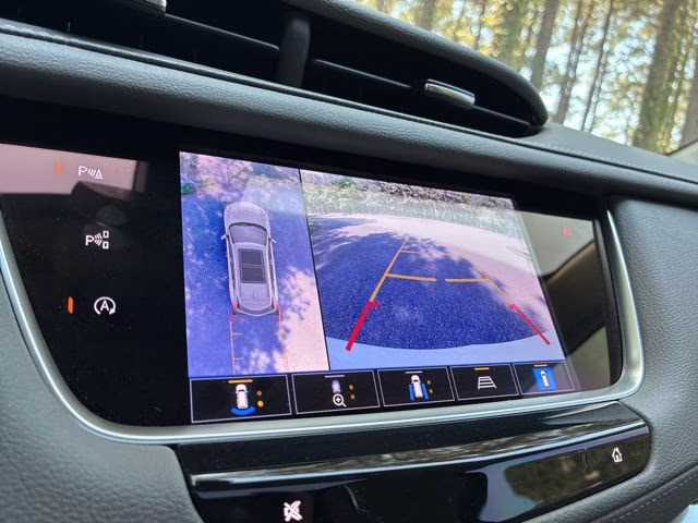 2025 Crystal White Tricoat Cadillac XT5 Premium Luxury FWD SUV