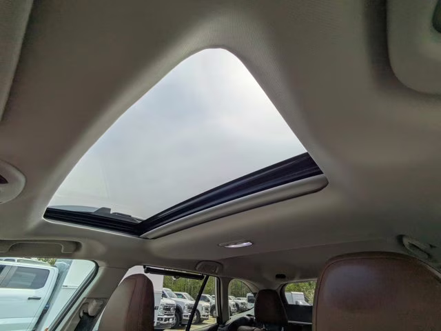 2025 Crystal White Pearl Subaru Outback Touring AWD SUV