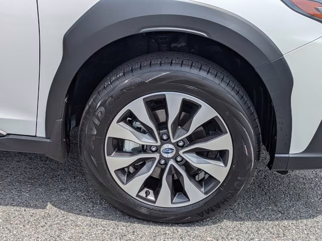 2025 Crystal White Pearl Subaru Outback Touring AWD SUV