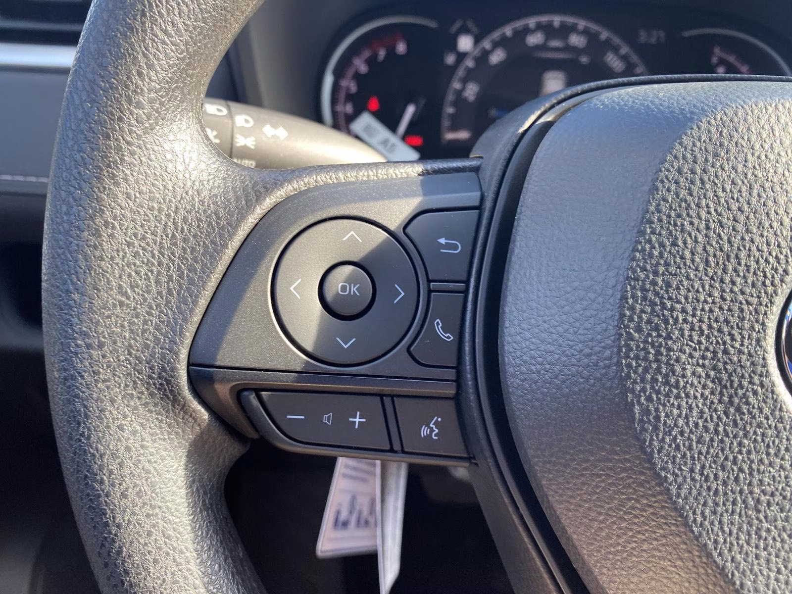 2025 Magnetic Gray Metallic Toyota RAV4 XLE AWD SUV