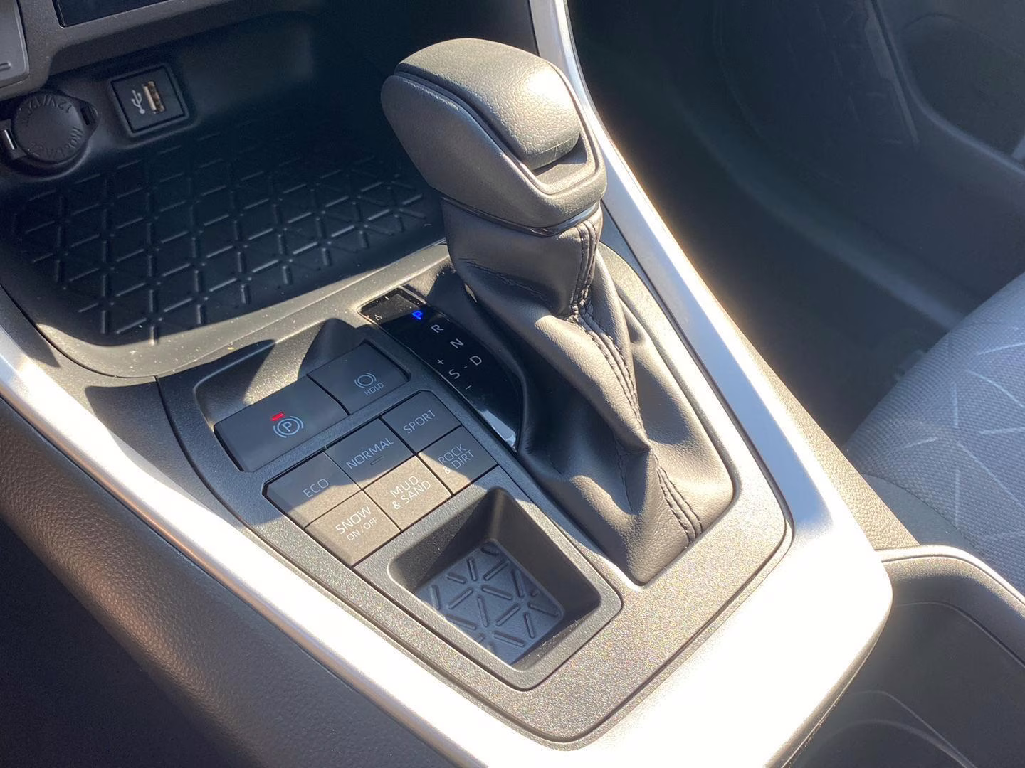 2025 Silver Sky Metallic Toyota RAV4 XLE AWD SUV