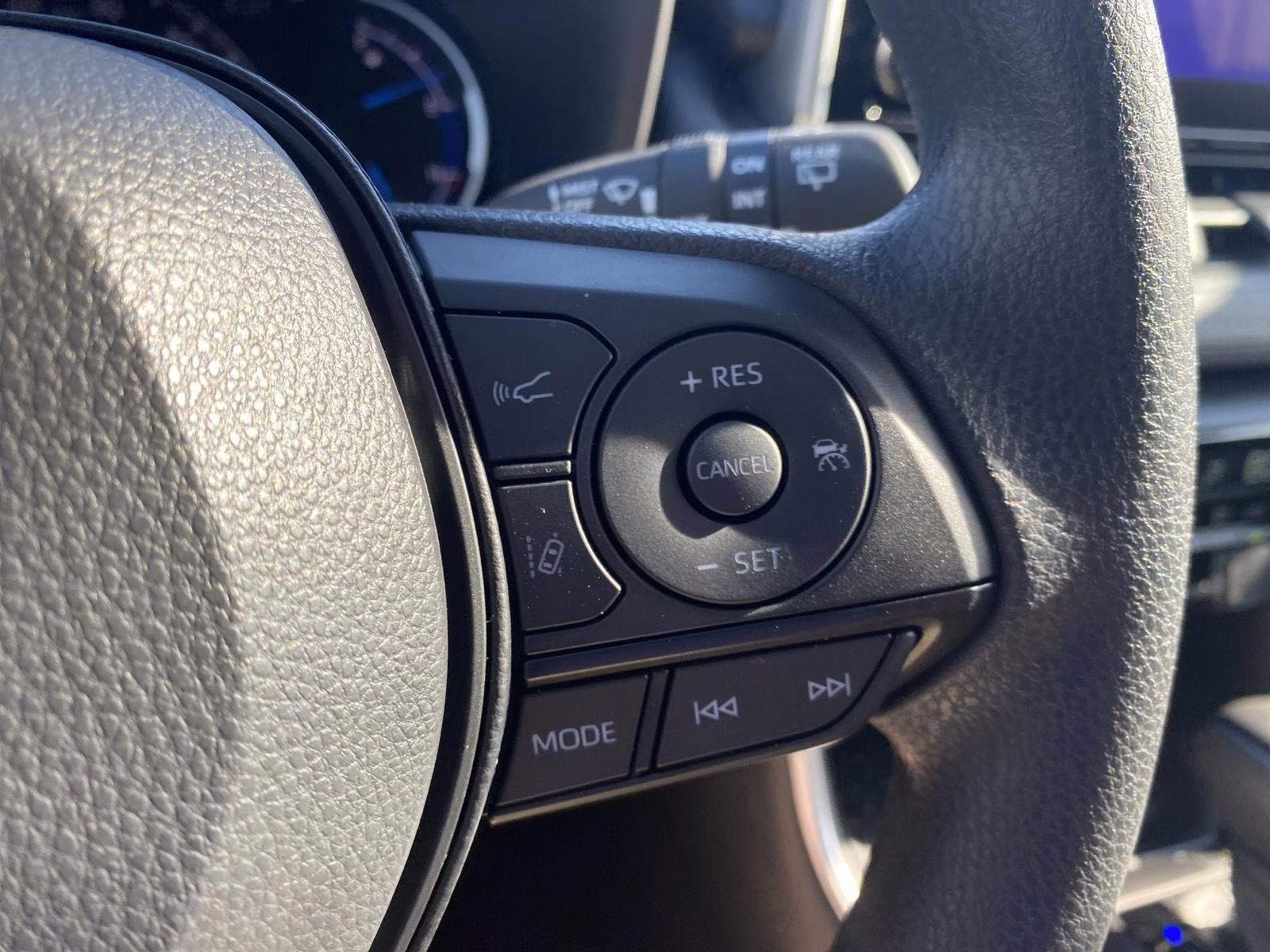 2025 Silver Sky Metallic Toyota RAV4 Hybrid XLE AWD SUV