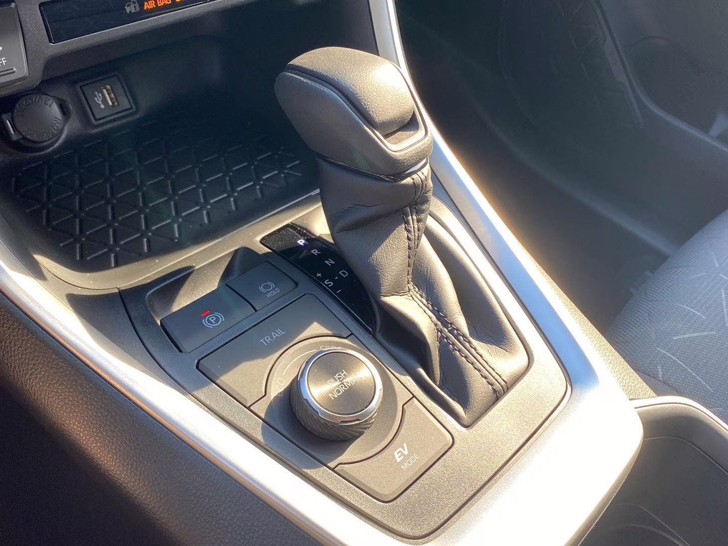 2025 Silver Sky Metallic Toyota RAV4 Hybrid XLE AWD SUV