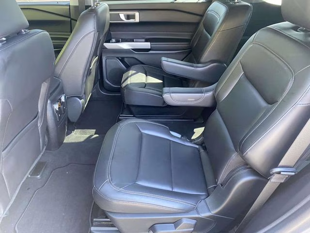 2022 Carbonized Gray Metallic Ford Explorer XLT 4X4 SUV