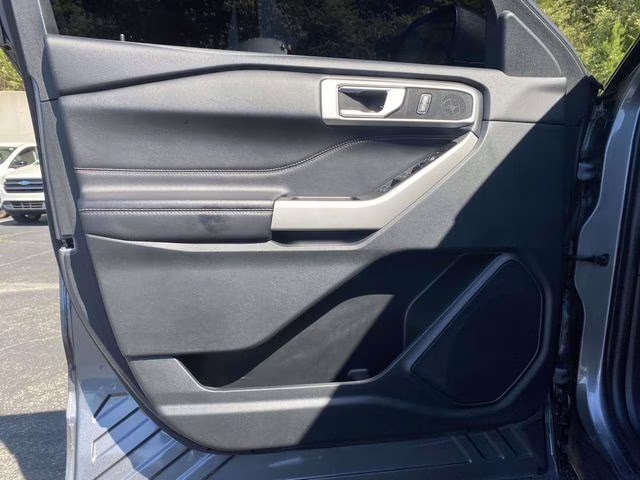 2022 Carbonized Gray Metallic Ford Explorer XLT 4X4 SUV