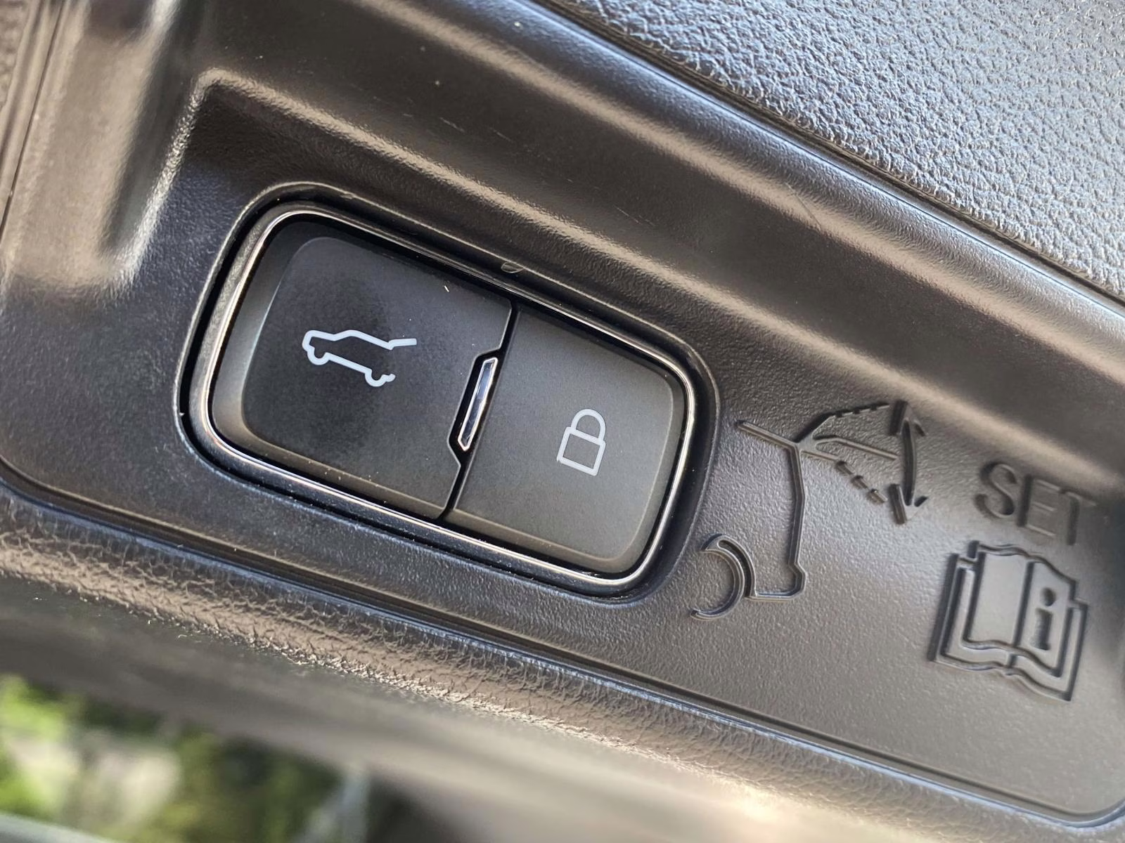 2022 Carbonized Gray Metallic Ford Explorer XLT 4X4 SUV