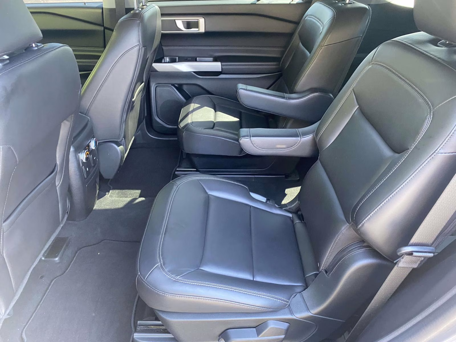 2022 Carbonized Gray Metallic Ford Explorer XLT 4X4 SUV