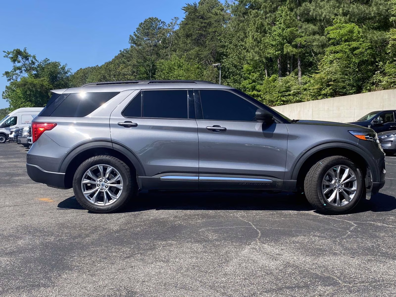 2022 Carbonized Gray Metallic Ford Explorer XLT 4X4 SUV