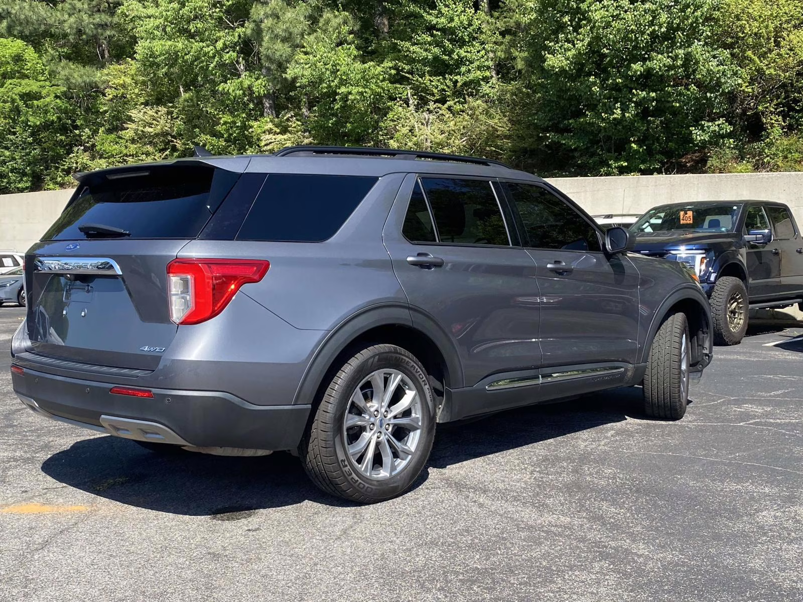2022 Carbonized Gray Metallic Ford Explorer XLT 4X4 SUV