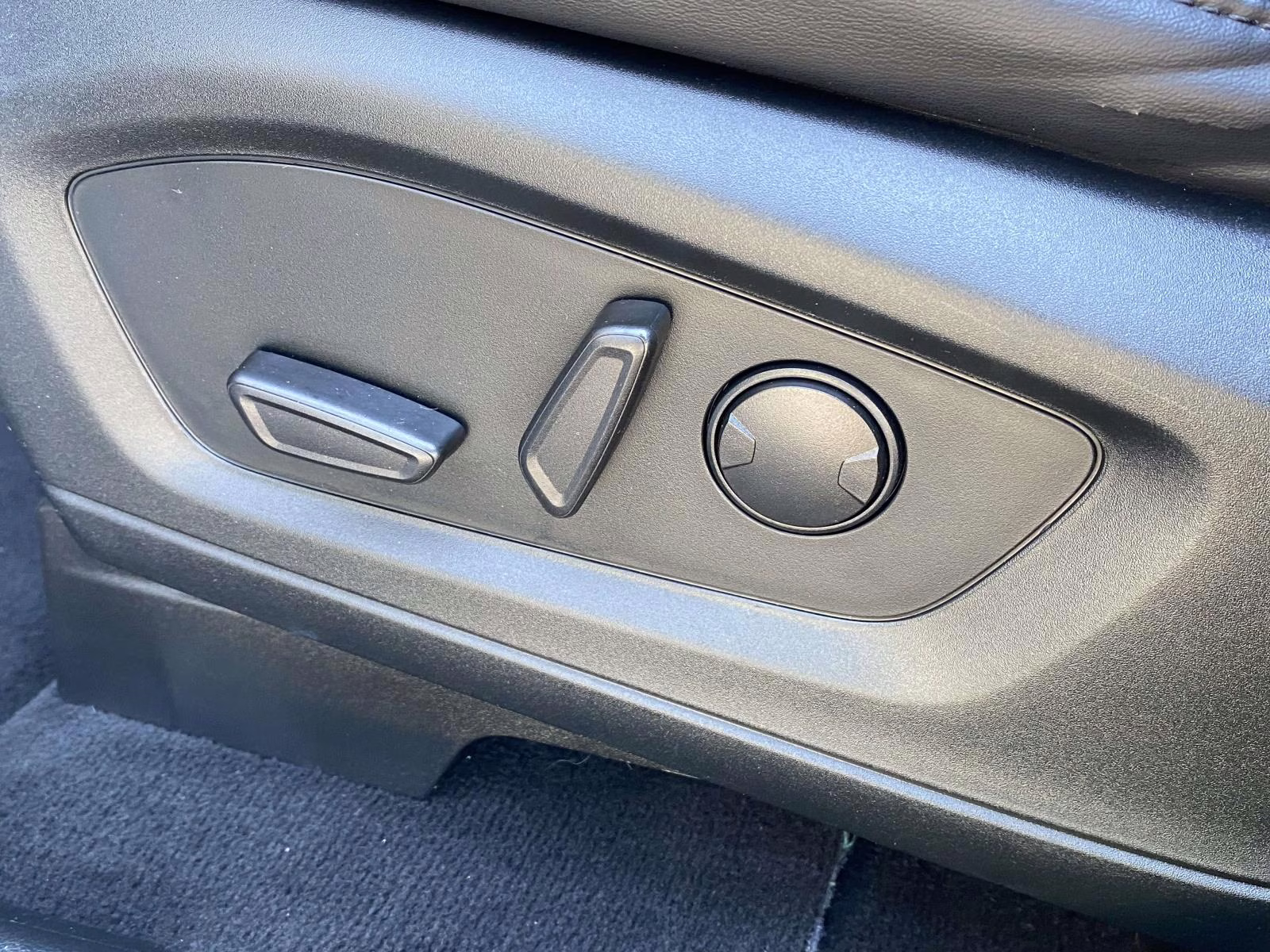 2022 Carbonized Gray Metallic Ford Explorer XLT 4X4 SUV