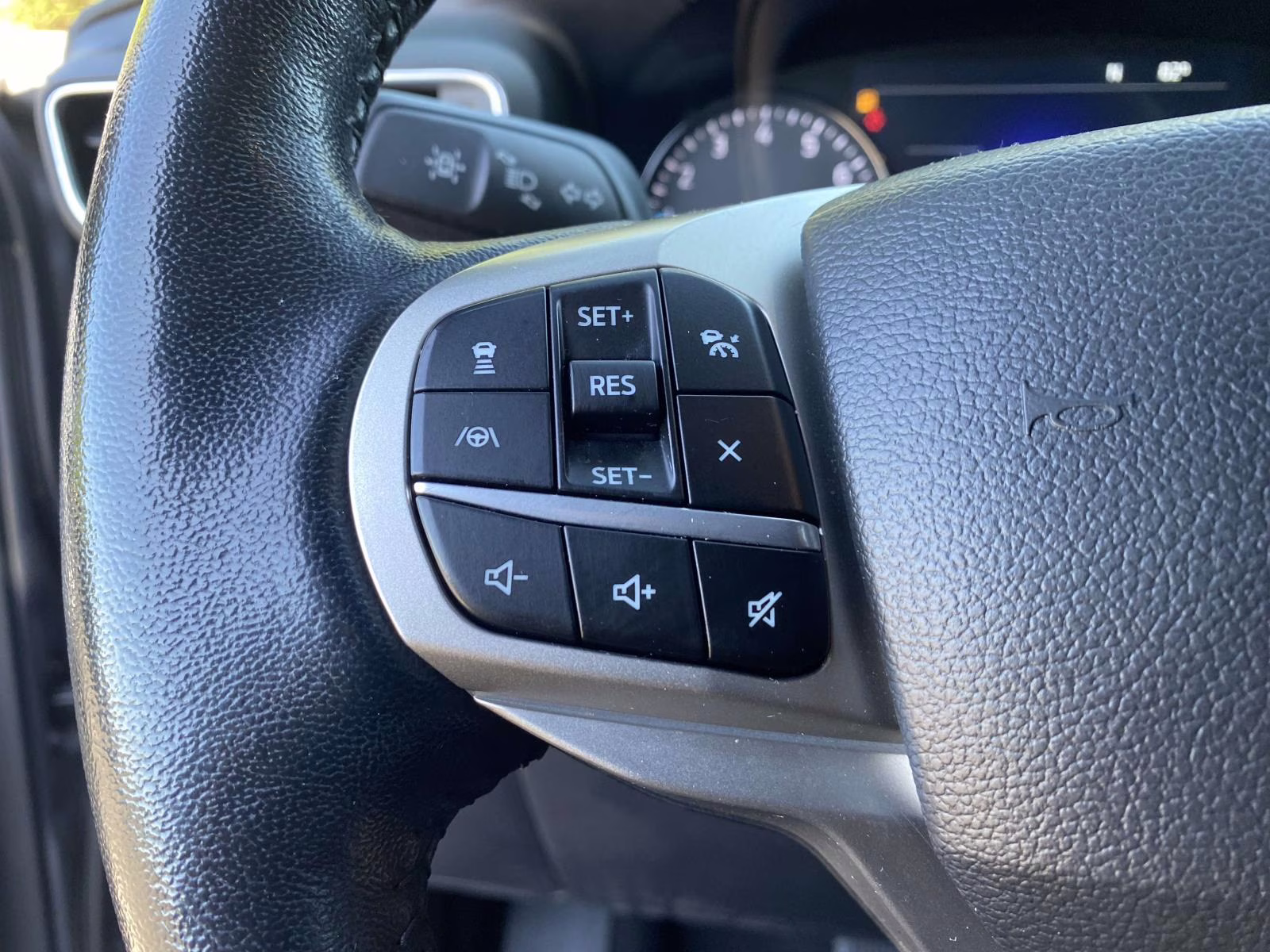 2022 Carbonized Gray Metallic Ford Explorer XLT 4X4 SUV