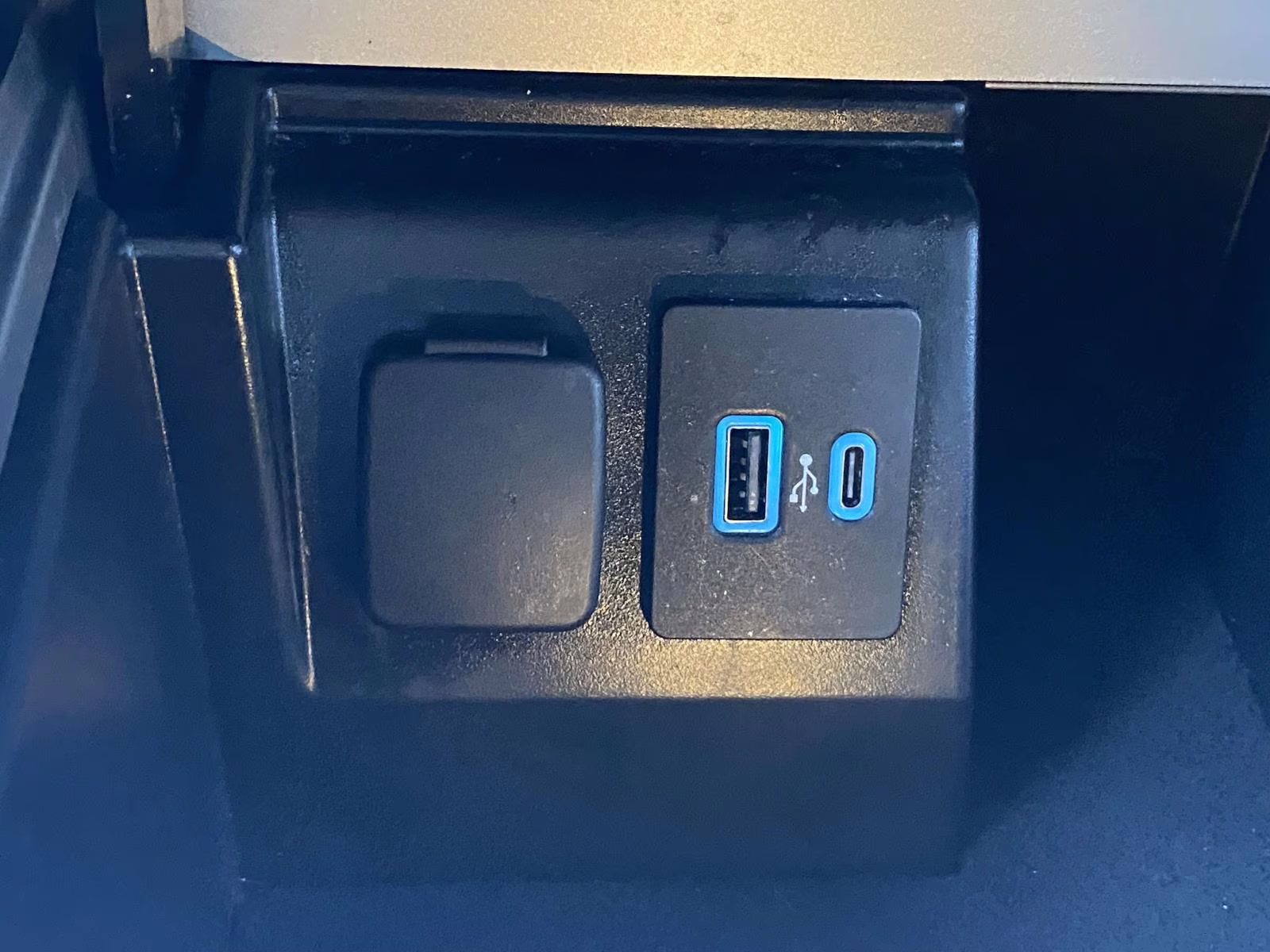 2022 Carbonized Gray Metallic Ford Explorer XLT 4X4 SUV