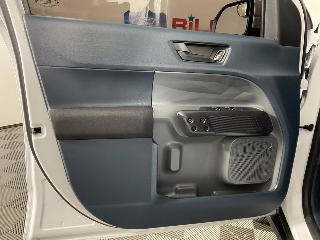 2025 Oxford White Ford Maverick XL AWD Truck