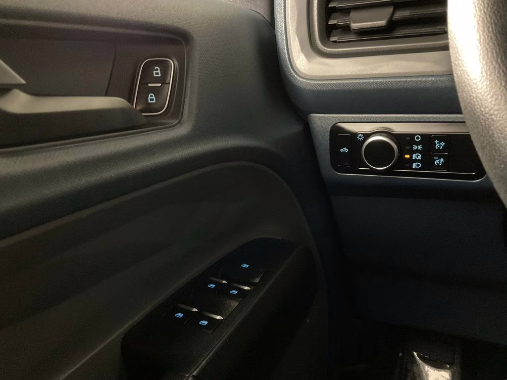 2025 Oxford White Ford Maverick XL AWD Truck