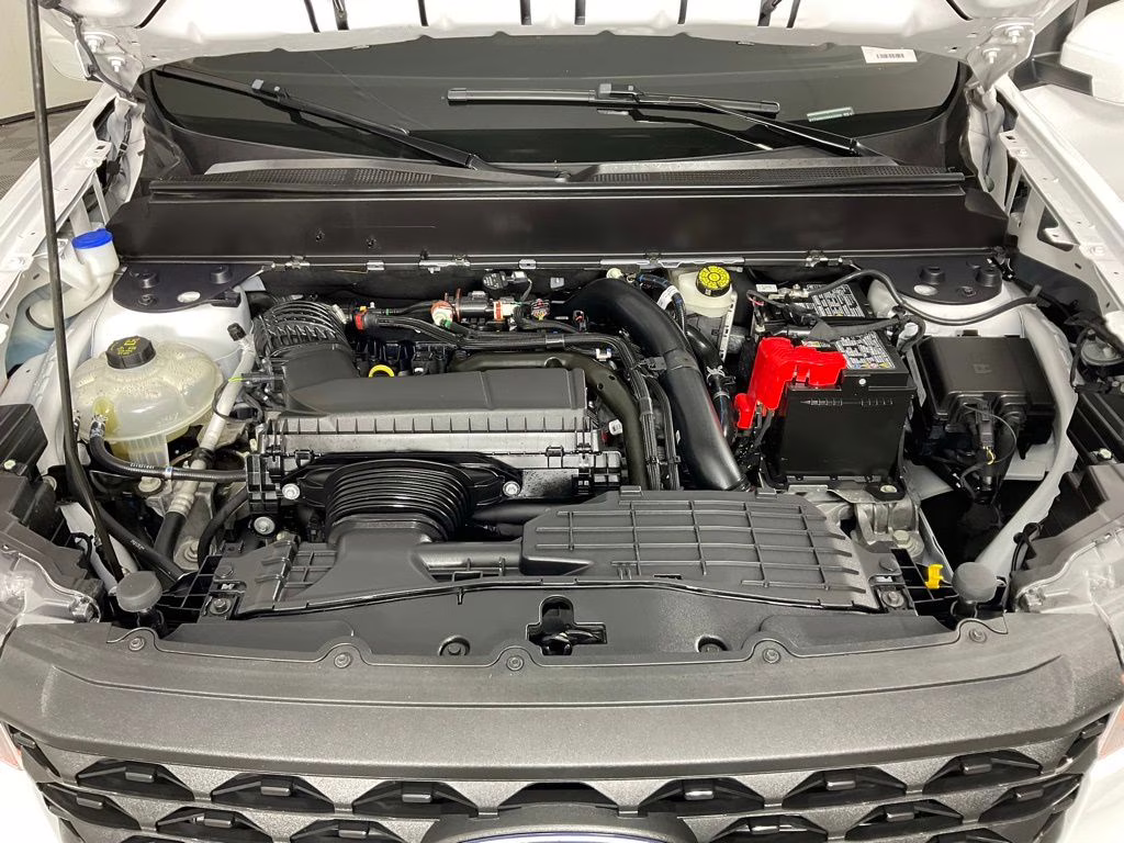 2025 Oxford White Ford Maverick XL AWD Truck