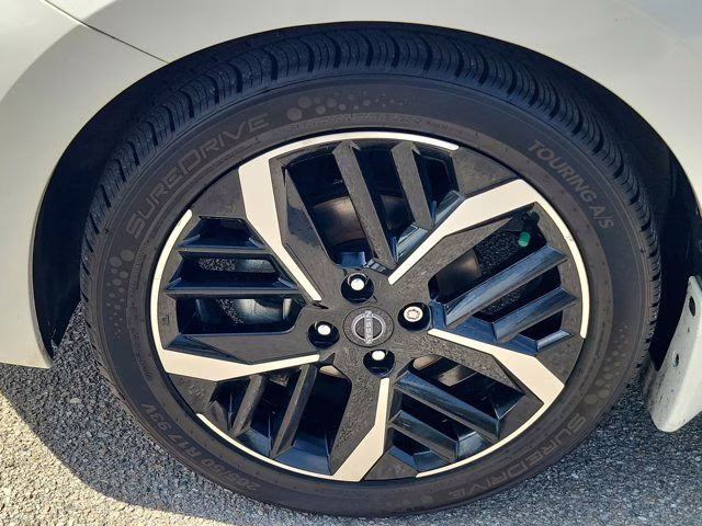 2023 Aspen White Nissan Versa 1.6 SR FWD Sedan